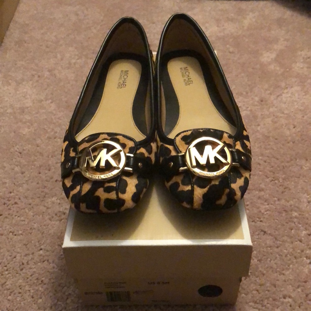 Brand new Michael Kors flats 💯 authentic